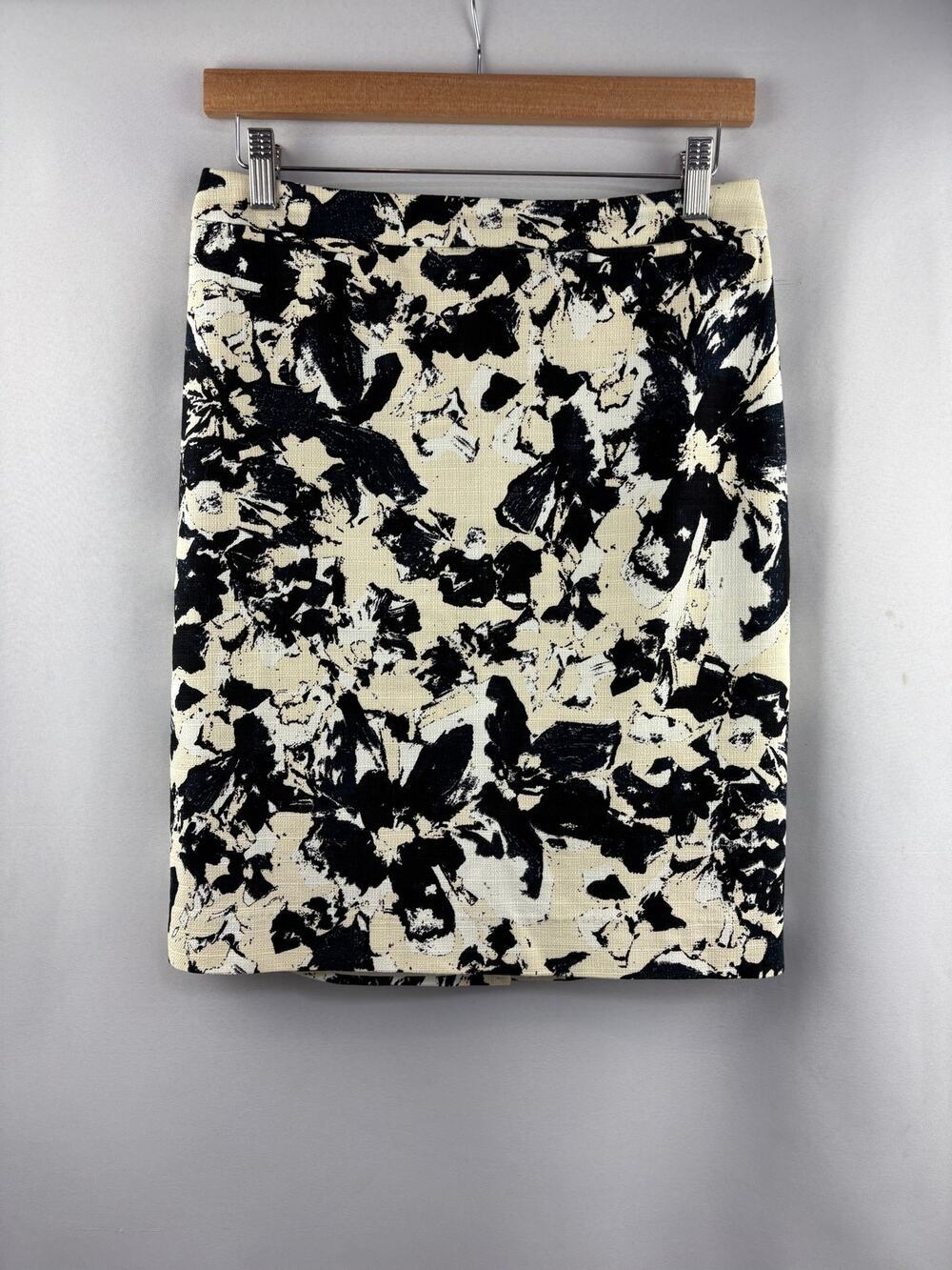Women’s Halogen Size 4 Cream & Black Floral Pencil Mini Skirt